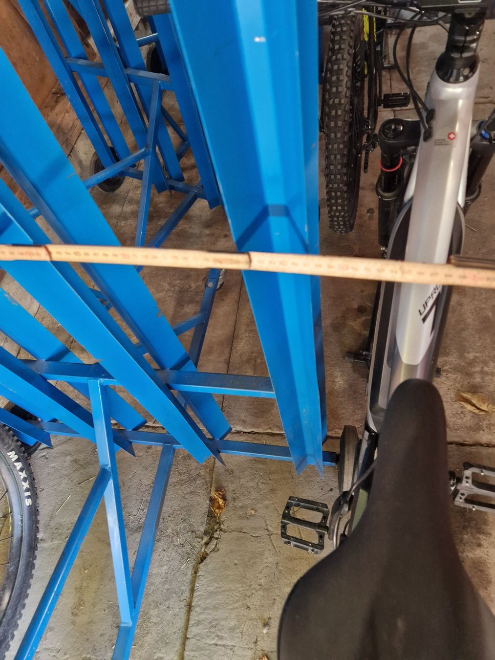 Cavalletti per biciclette: Veloständer für 6 velo – Usato da Affoltern BE venduto da sall34 4