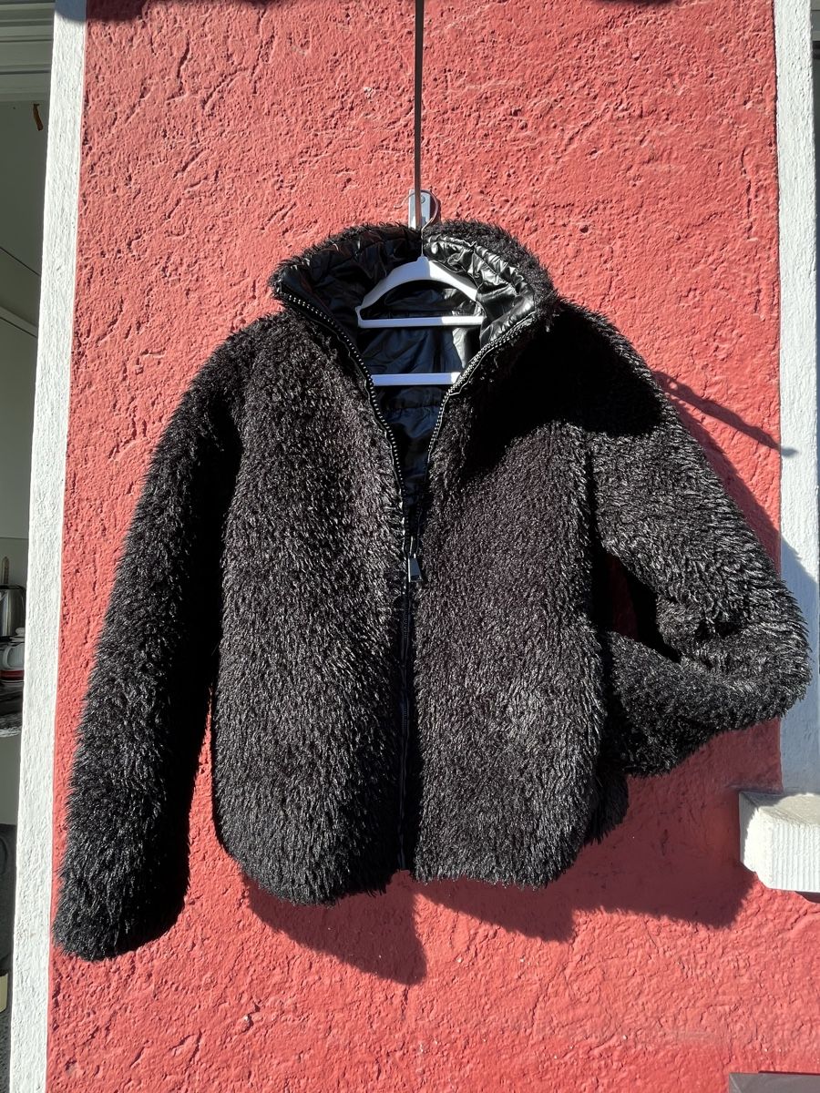 Giacche: Cuschelige Wendeweste / Reversible Jacke Schwarz (Gr. S) – Usato da Zürich venduto da Hypera 2