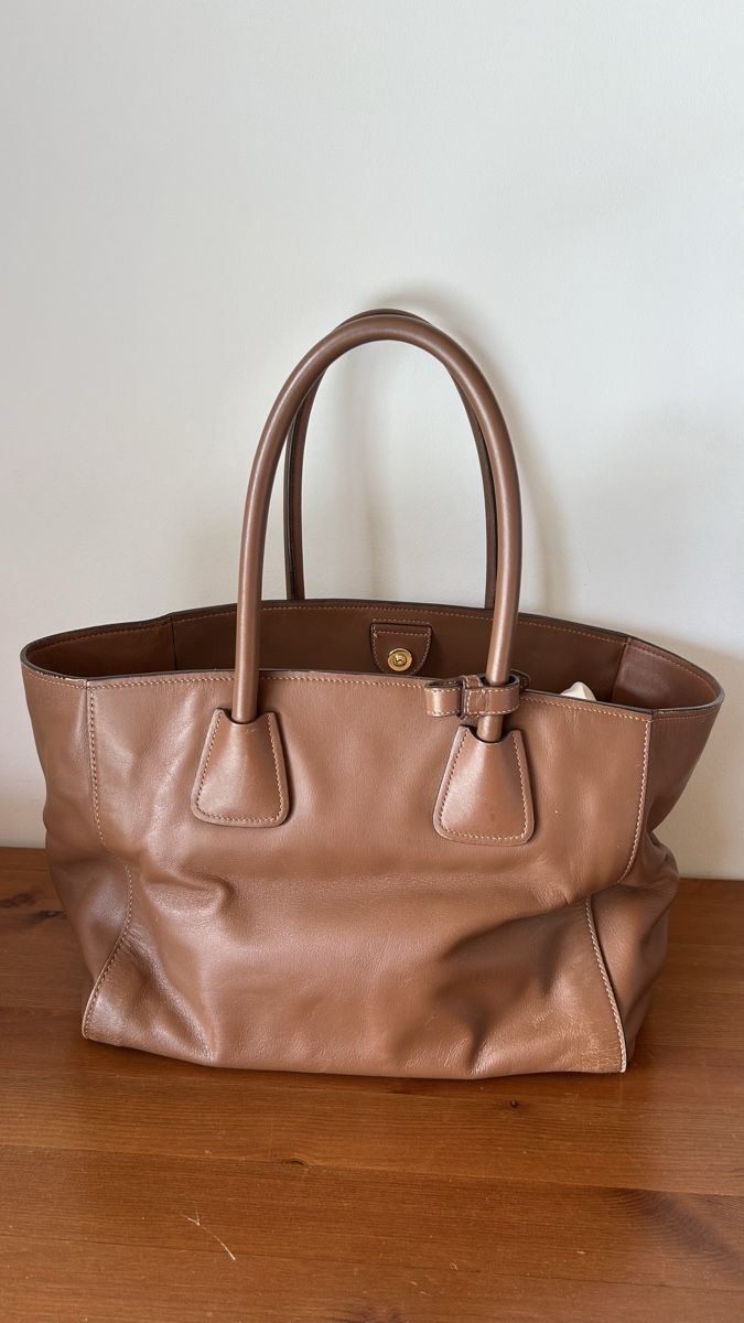 Prada Borse da donna: Beautiful Prada Leather Bag – Usato da Neuchatel venduto da ros_kkw2 4