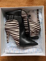 High-Heel-Stiefeletten v. Guess s/w-Zebraoptik Gr. 39