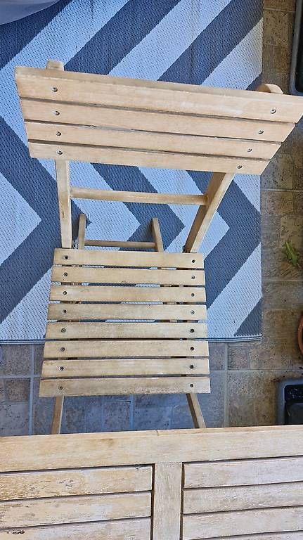 Set de table et chaises: Gartentisch mit 2 Klappstühlen  – D'occasion à Kaltbrunn par akkeber007 3