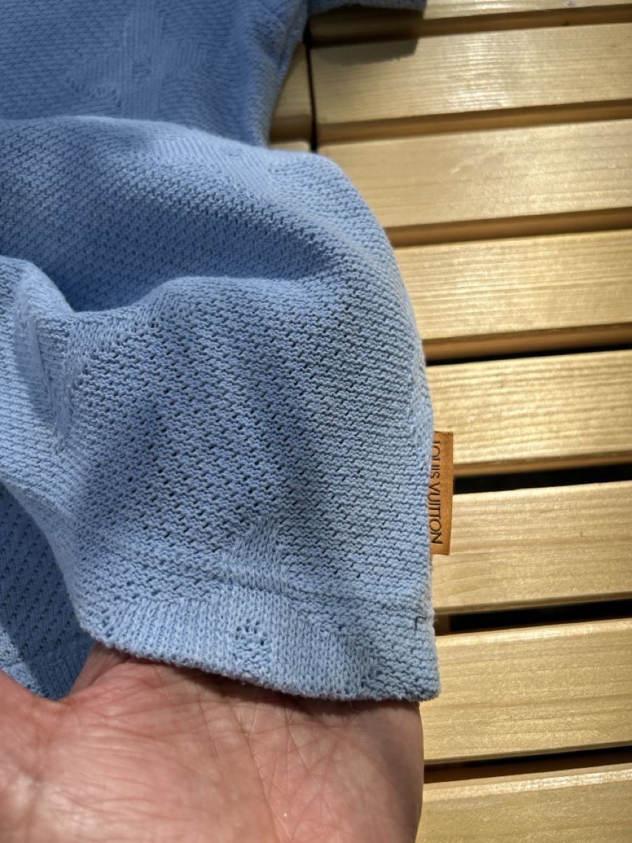 Louis Vuitton T-shirt: Louis Vuitton Pullover hellblau Grösse L  – Usato da Teufen AR venduto da Sommer9053 1