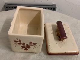 alte sehr gut erhaltene Keramik Butterdose mit Rosenmuster