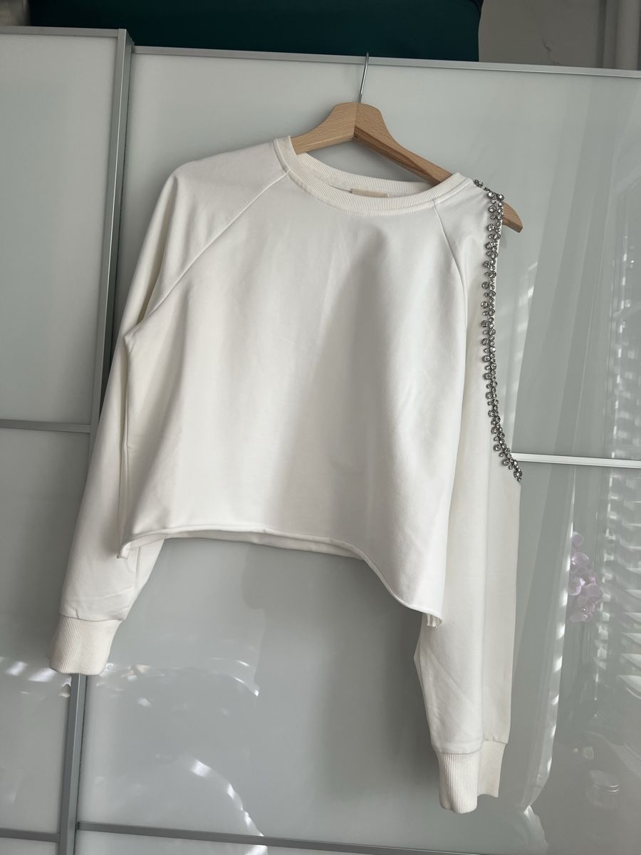 Maglioni & Felpe: White Cut-Out Shoulder Embellished Sweater, Size Small – Nuovo (secondo la descrizione) da Zürich venduto da tra_wl8x 1