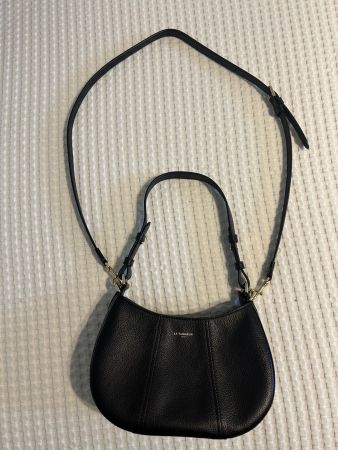 Schöne schwarze Handtasche aus genarbtem Leder "Le Tanneur"