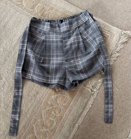 Kurze Stoffhosen