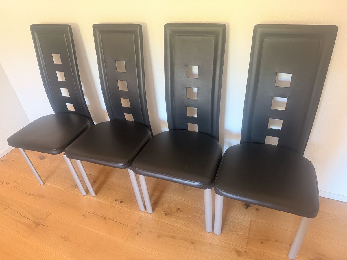 Sedie: 4 Stühle in schwarz Kunstleder – Usato da Balterswil venduto da new_one-123 1