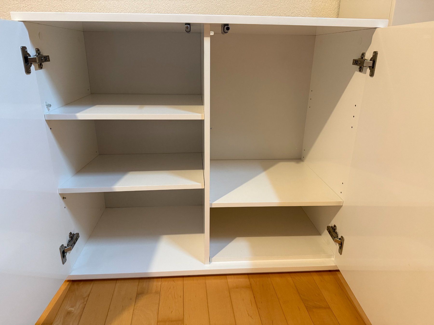 Cassettiere: IKEA meuble blanc 2 portes – Usato da Echandens venduto da car_625s 1