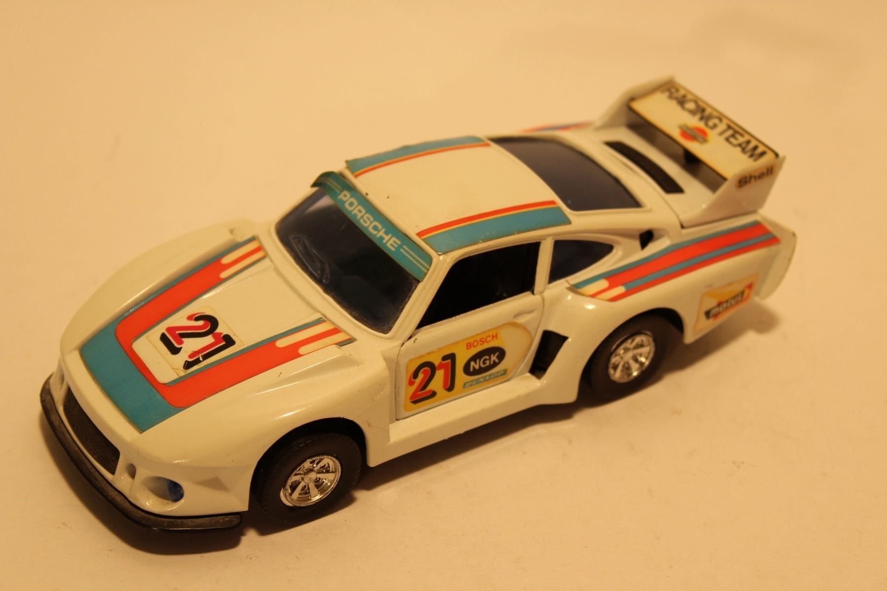 Porsche Modellini d'auto: Porsche 935 Martini Racing Team, 1 : 24 – Usato da Fehraltorf venduto da haefens