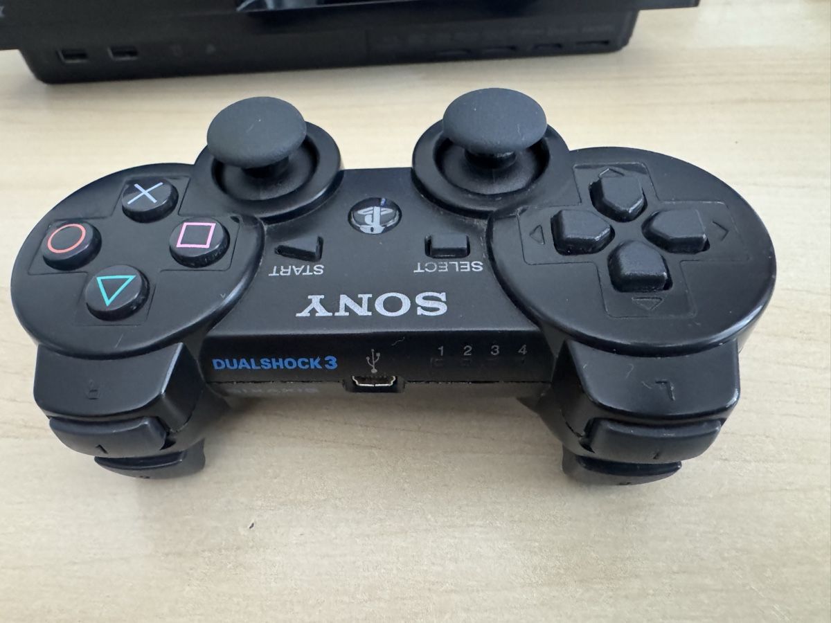 Sony Console: Sony PlayStation 3 Konsole mit Controller guter Zustand – Usato da Aarau venduto da Tastee 8