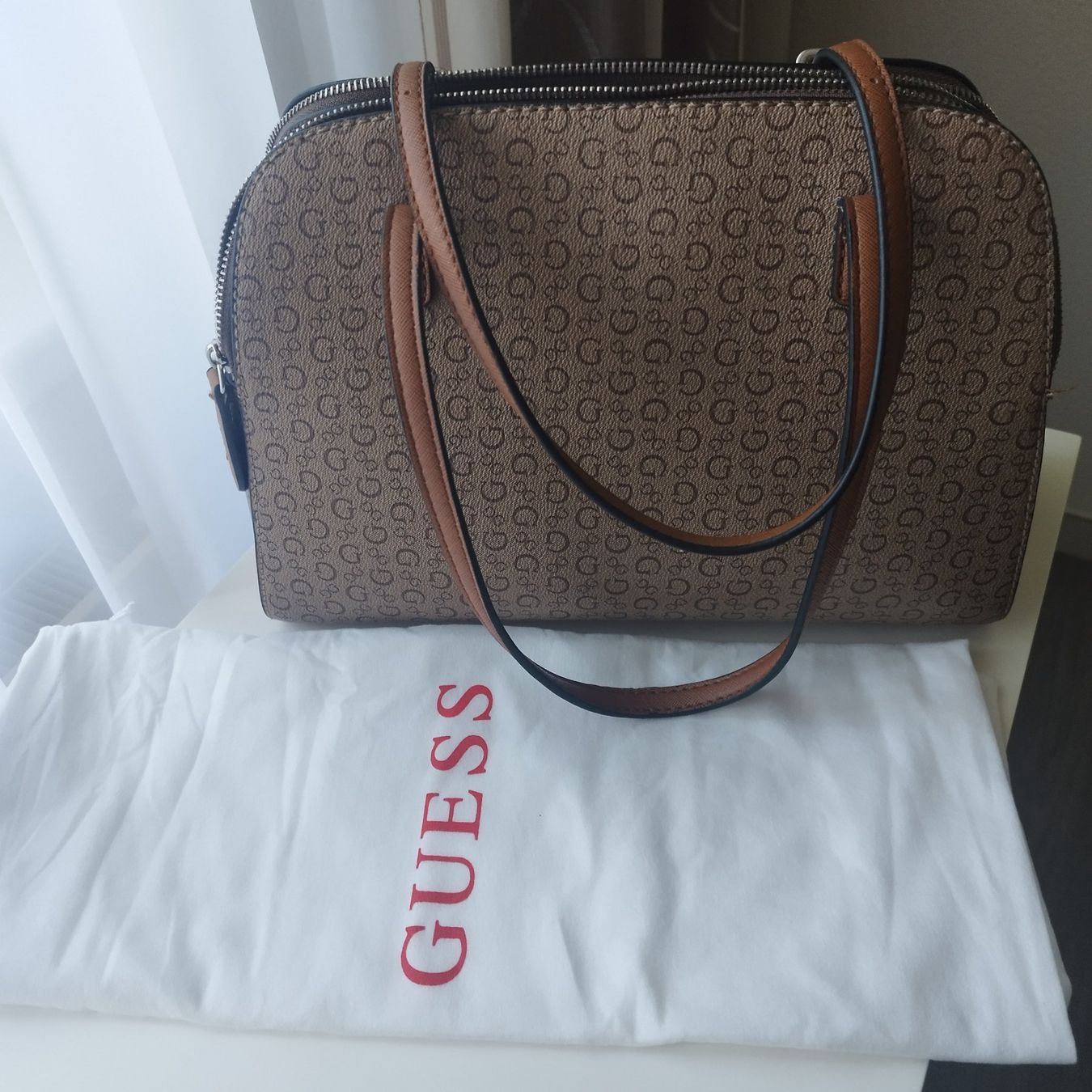 Guess Borse da donna: Guess Handtasche wie Neu, mit Staubbeutel (1) – Nuovo (secondo la descrizione) da Weiningen ZH venduto da traudl102 1