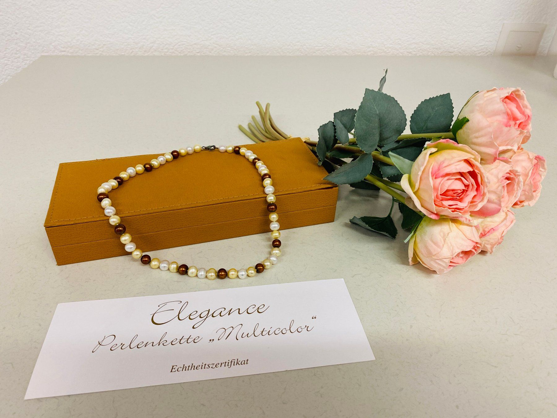 Catenine: Elegance Perlenkette Multicolor mit echten Süsswasserperlen – Nuovo e nell'imballaggio originale da Niederhelfenschwil venduto da Chleeblatt1938 5
