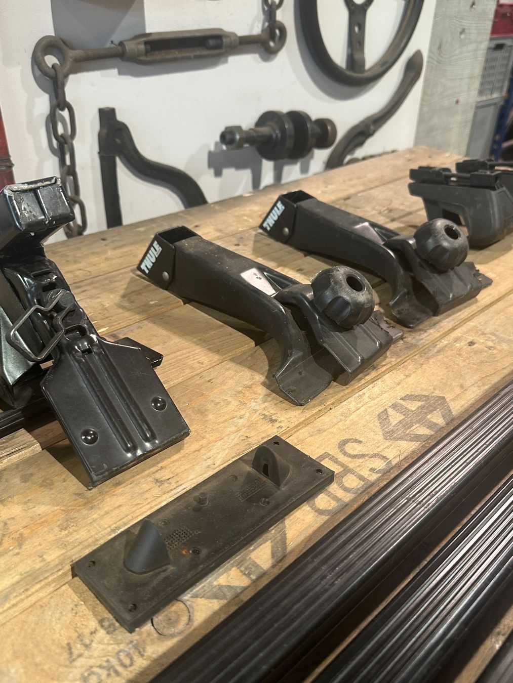 Thule Barres de toit: Thule Dachträgerzubehör – D'occasion à Luzern par Fracht-Design 6