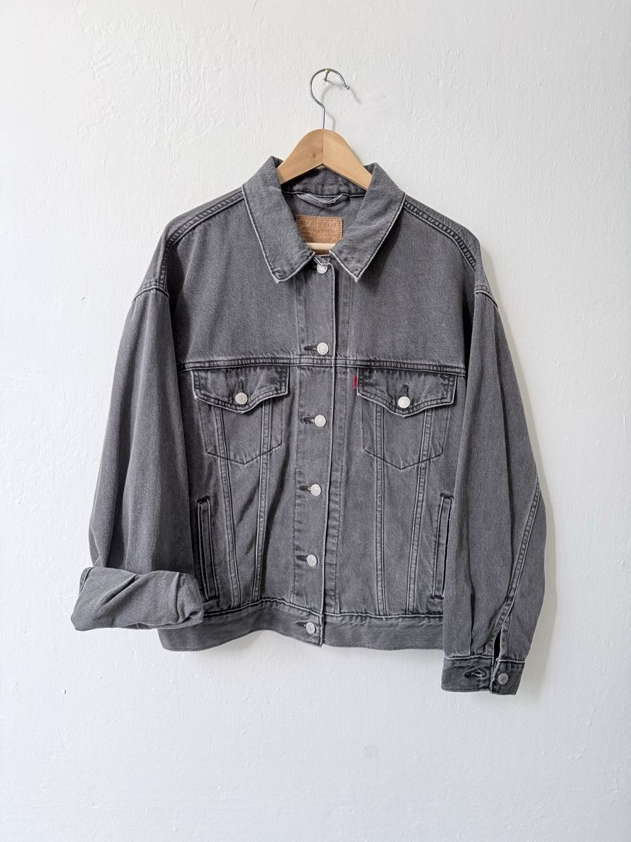Levi's Jacken: Levi's Jeansjacke grau Grösse M  – Gebraucht aus Basel von A-Z-B
