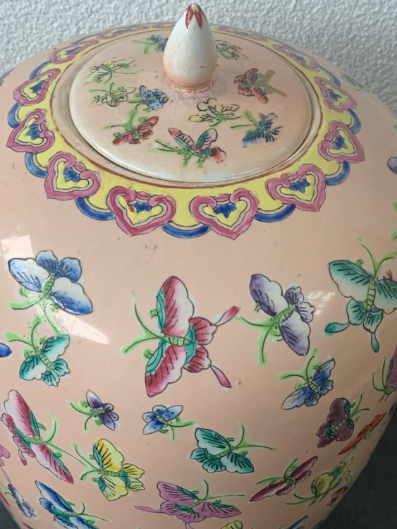 Grosse Vintage China Vase mit Deckel, Schmetterlings Design 2