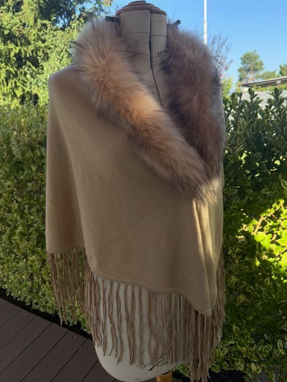 Altro in Moda donna: Poncho mit Pelz  beige LEONARDO – Usato da Bern venduto da BrischitteBern