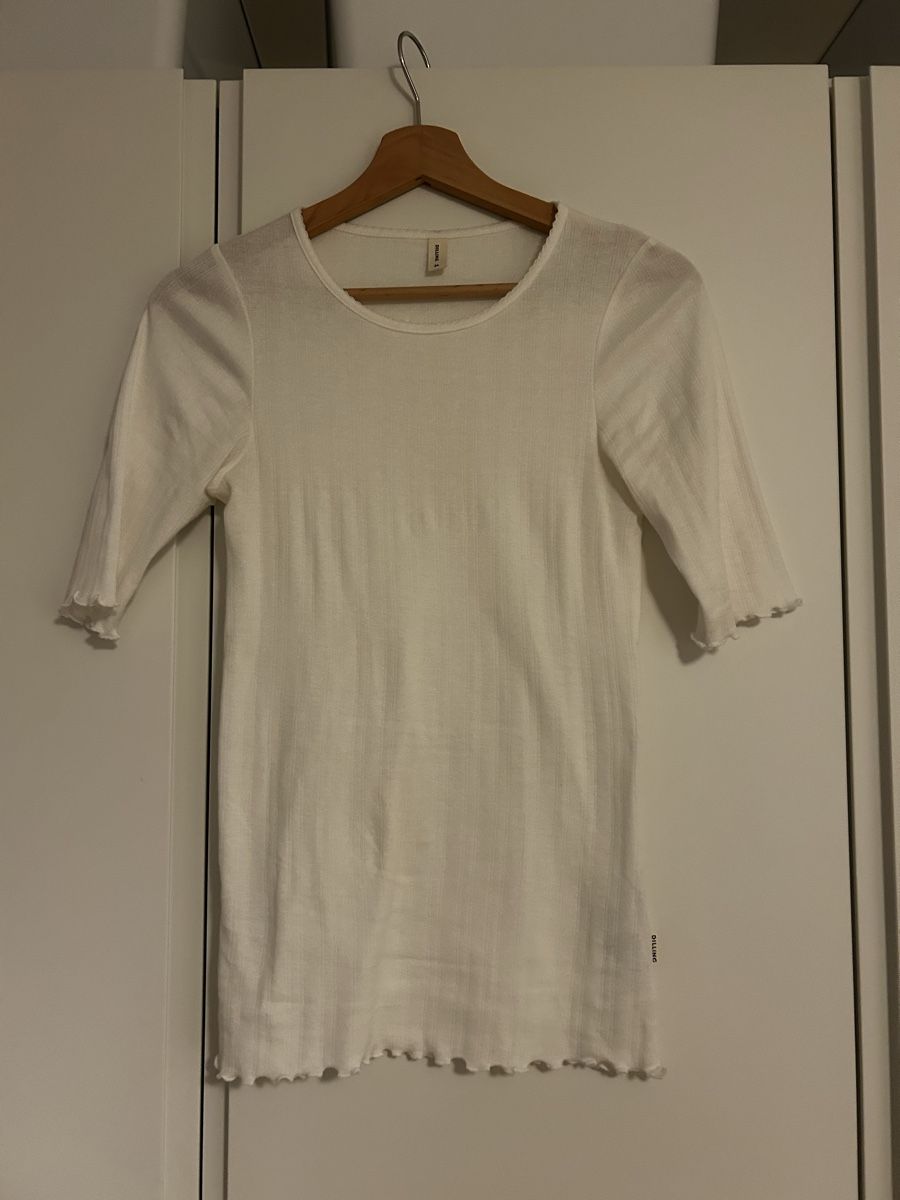 Dilling T-shirts: Dilling tshirt 34 ecru – D'occasion à Zürich par cos_b629