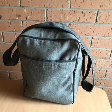Graue Umhängetasche / Schultertasche, Top Zustand!