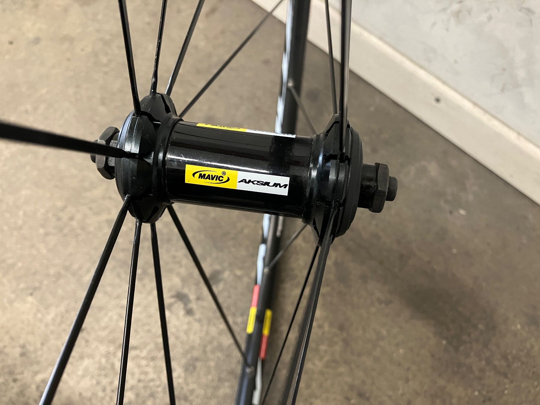 Pneumatici & Ruote complete: Mavic Aksion Vorderrad – Nuovo (secondo la descrizione) da Burgdorf venduto da intact-Velowerkstatt 1