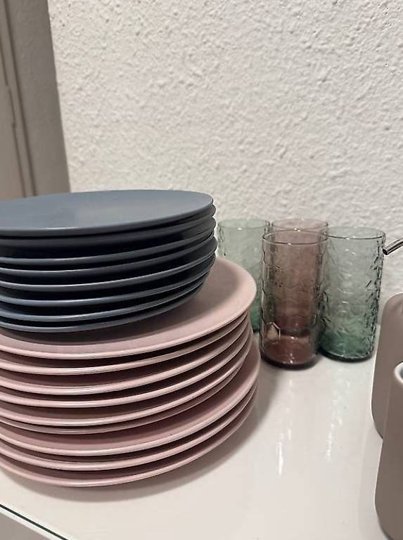 Set di piatti: Geschirr Set (Teller gross & klein) + Gläser – Usato da Zug venduto da pav_gj7p 3