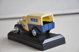 Ford V8 Miko von Solido 1:43