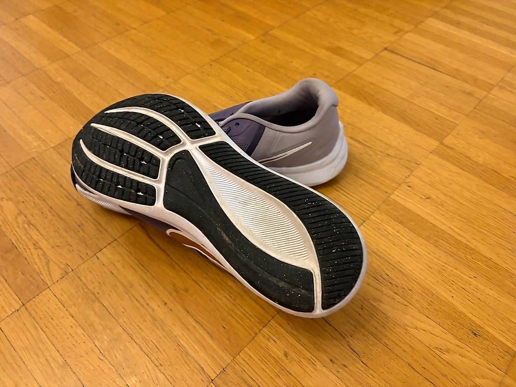Chaussures femmes: Neuwertige Sneaker Nike Grösse 39 – D'occasion à Hedingen par inf_mjl7 2