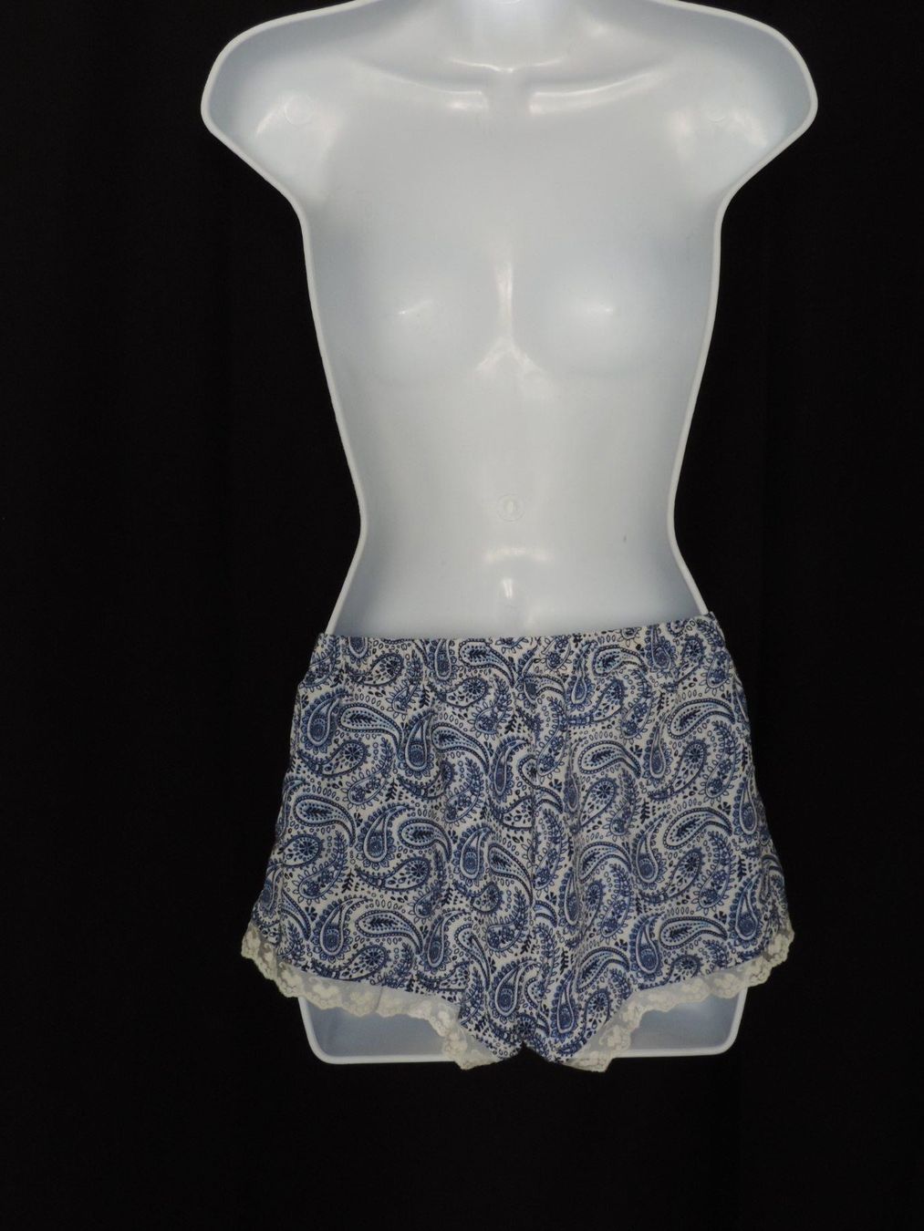 Hosen: short tribal bleu blanc – Gebraucht aus Genève von Axelle333 4
