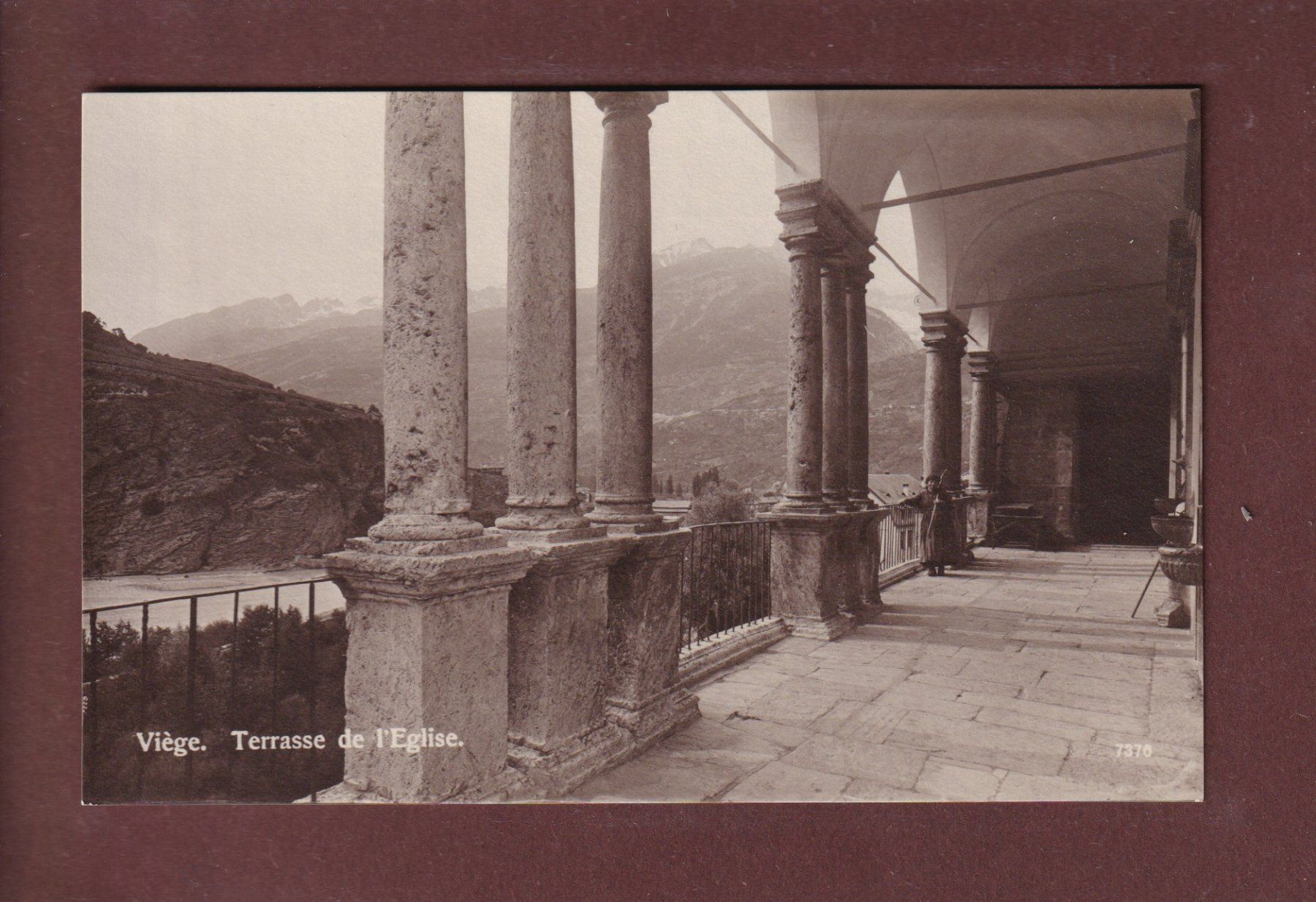 Cartoline postali: VIEGE - Terrasse de l'Eglise – Usato da Pully venduto da nicecards
