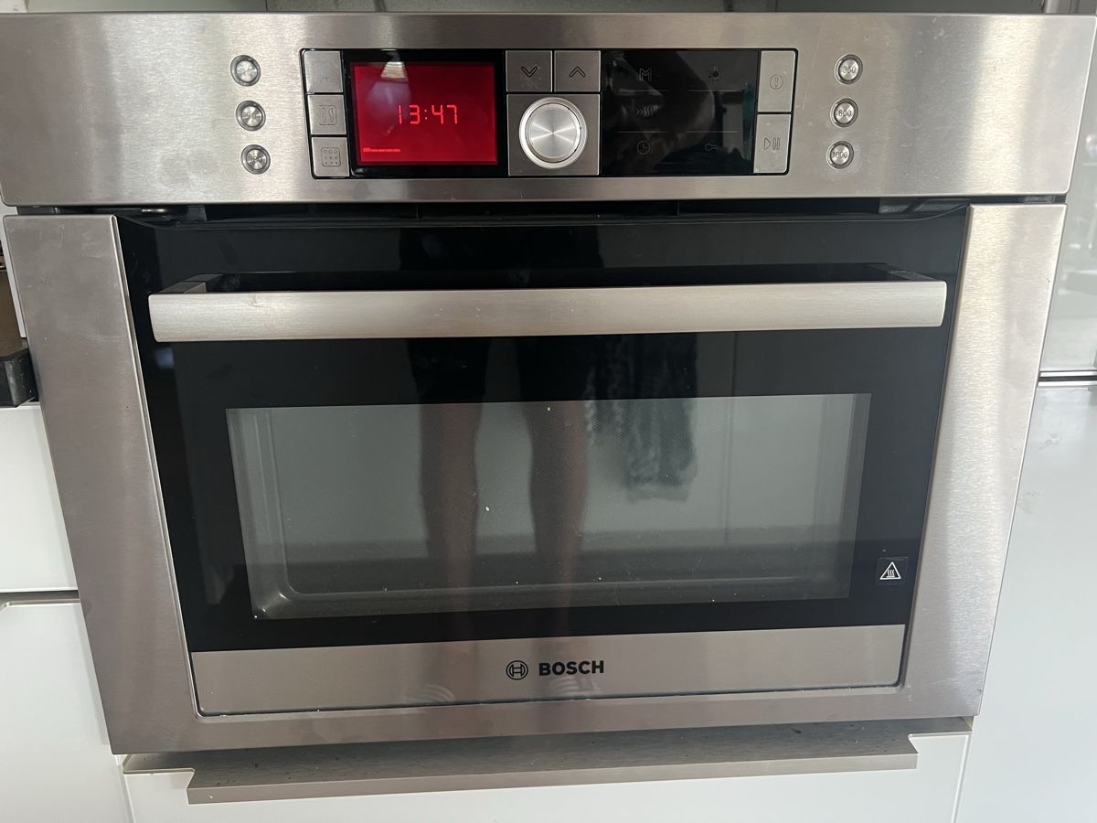 Bosch Forni: Bosch Einbaubackofen mit Mikrowelle – Usato da Zuchwil venduto da Tommy6