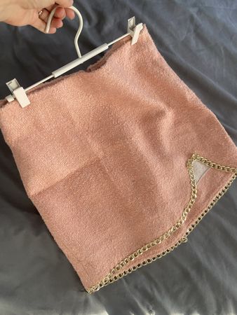 “Tweed”Mini Rock rosa mit Kettendetail Grösse S