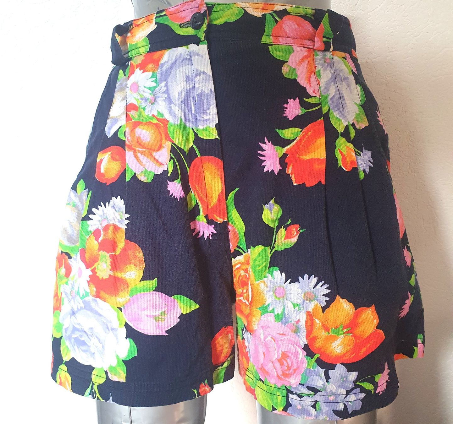 Pantaloni: Short fleuri -Ruse de femme - Gr. M – Usato da boudry venduto da Let_20
