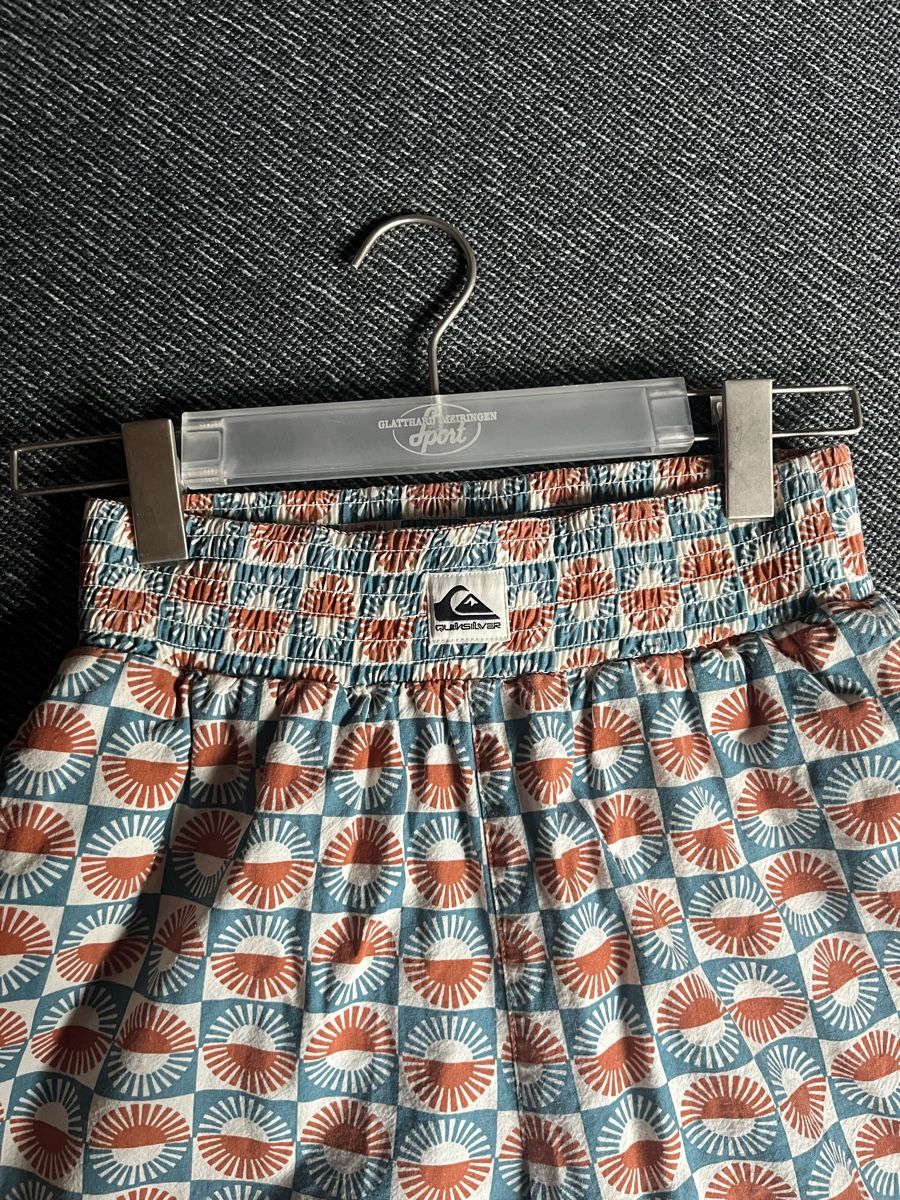 Quiksilver Pantaloni: Quiksilver Damenhose, Grösse S – Usato da Innertkirchen venduto da salmalo 1
