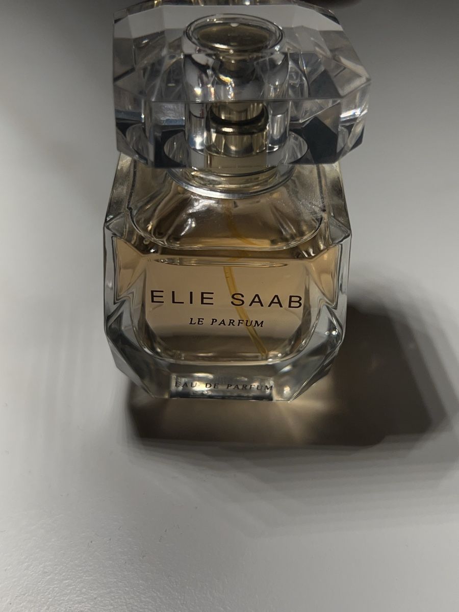 Elie Saab Profumi & Eau de Toilette: Elie Saab Le Parfum Eau de Parfum 30ml – Nuovo (secondo la descrizione) da Zürich venduto da elisa.gotte