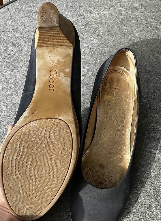Chaussures femmes: Pumps dunkelblau Gabor, Gr. 40 – D'occasion à Thalwil par and_fdf5 2
