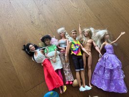 poupées Barbie avec vetements