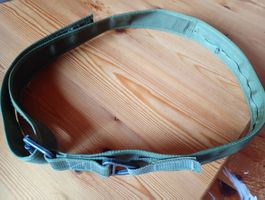 Gürtel olivgrün mit Reissverschluss und Schnalle verstellbar