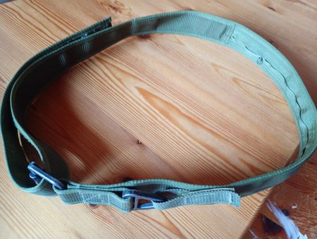 Gürtel olivgrün mit Reissverschluss und Schnalle verstellbar
