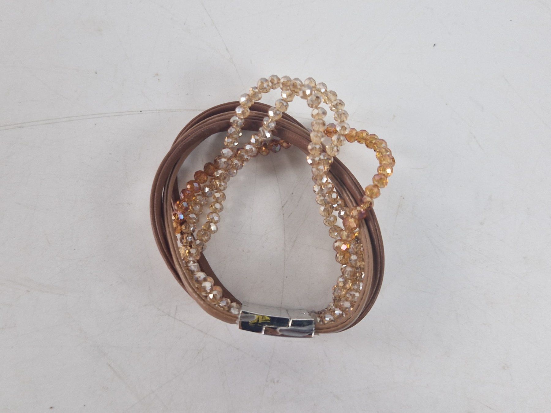 Bracciali & Braccialetti: Braunes Armband mit glänzenden Kunststoffperlen – Usato da Muhen venduto da Restwert_Muhen 1