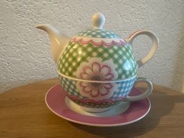 Teekanne mit Tasse