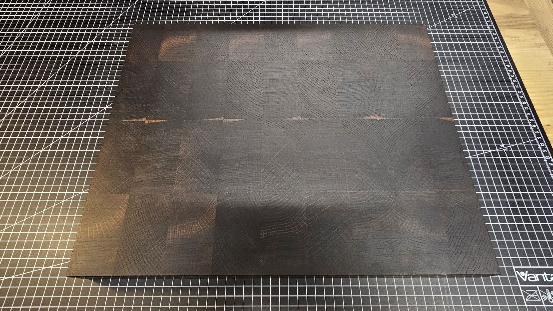 Articoli in legno: schneidebrett hackbrett geräucherte eiche – Nuovo (secondo la descrizione) da Frauenfeld venduto da Simonpuorger
