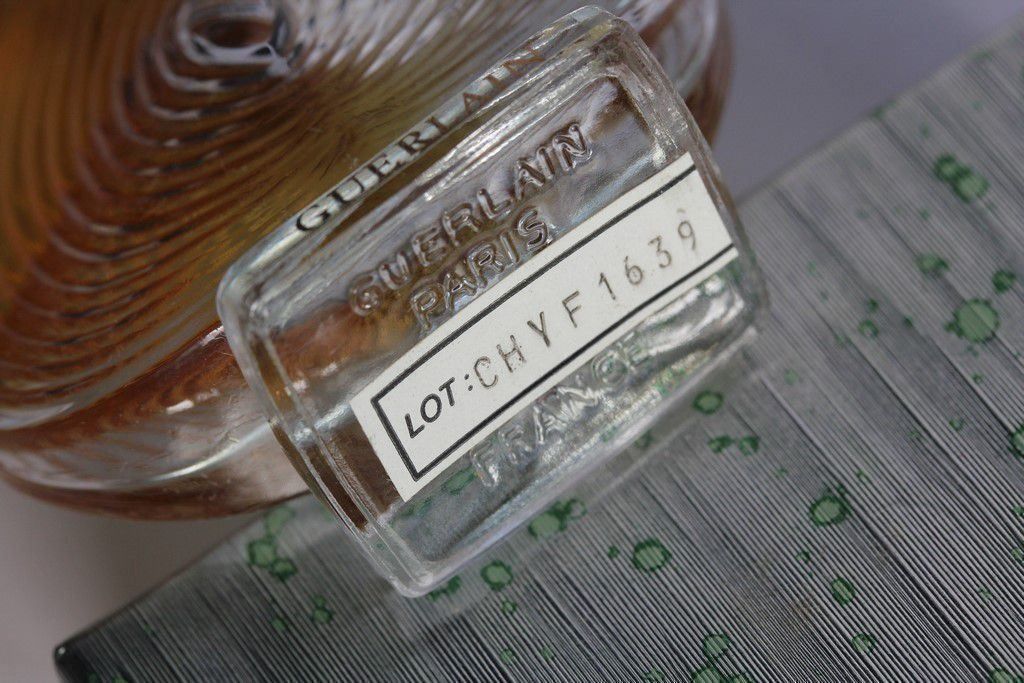 Flaconi: GUERLAIN Flacon parfum Chamade vintage – Usato da Vandoeuvres venduto da Dom-Tom 2