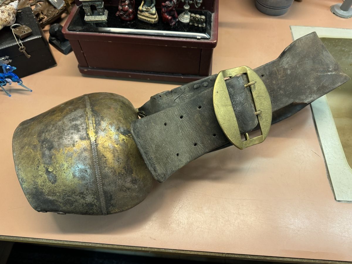 Campanacci mucche: Kranztreichel mit Lederriemen – Usato da Chur venduto da Meriva0