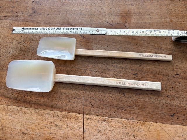Küchengeräte: Williams - Sonoma 2 Silikonspachtel mit Holzgriff – Gebraucht aus Pfäffikon ZH von GZHDZV