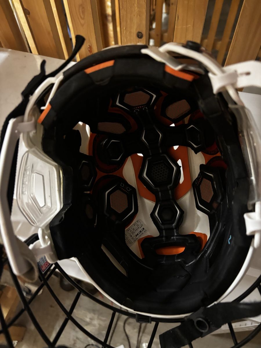 Caschi: Verschiedene Eishockey Helme – Usato da Gossau SG venduto da jakob5.342 7