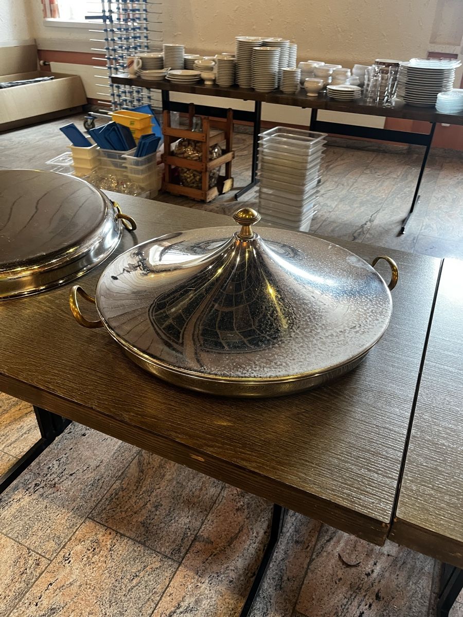 Appareils de cuisine: 2 grosse Anrichteplatten mit Deckel – D'occasion à Dittingen par Cervolino77 3