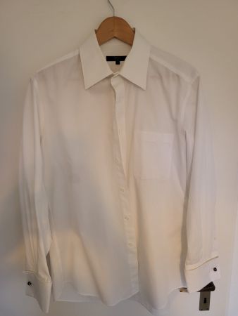 5er-Set weisse Markenshirts (2 davon getragen)
