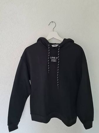 Schwarzer Hoodie