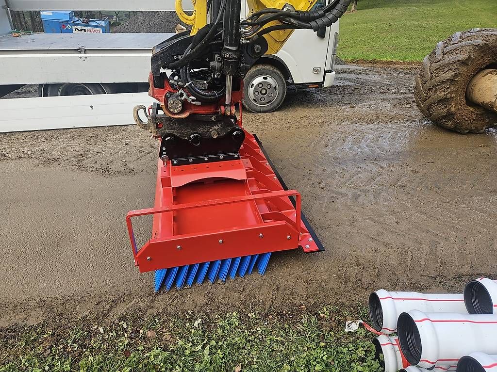 Altro in Apparecchi per la pulizia: Kehrbesen / Schiebebesen  mit Schürfleiste – Usato da Kirchberg SG venduto da huiag.ch 1