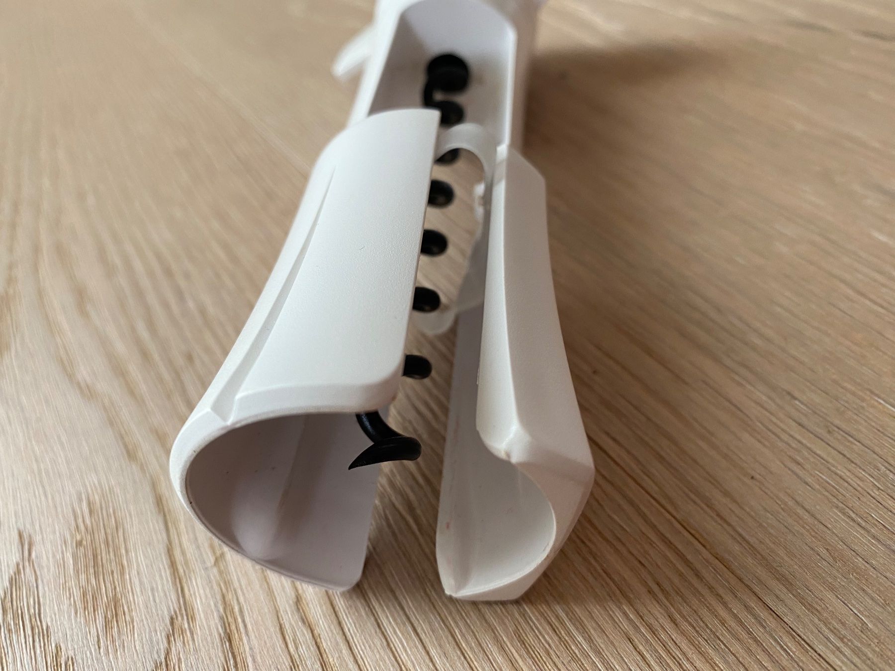 Flaschenöffner & -verschlüsse: Korkenzieher mit integriertem Kapselschneider Farbe weiss – Gebraucht aus Winkel von Flyhy2020 2