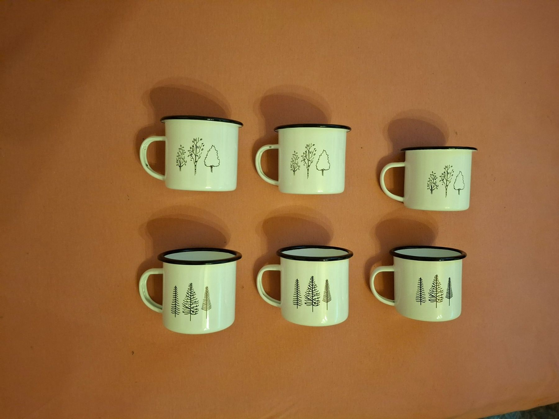 Tasses: 6 Emaille Tassen mit Baumdesign neu – D'occasion à Buochs par jom_6cbl